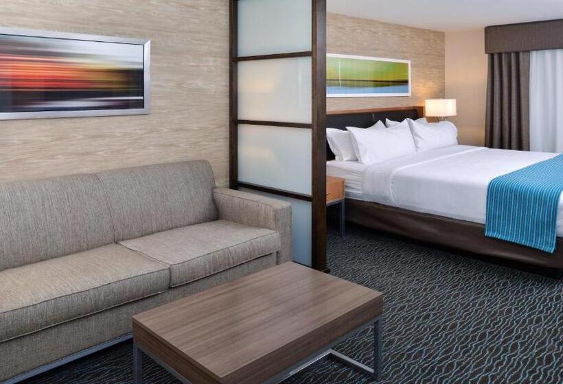 Люкс Кровать Кинг, Holiday Inn Hotel & Suites Edmonton Airport Conference Centre, An Ihg