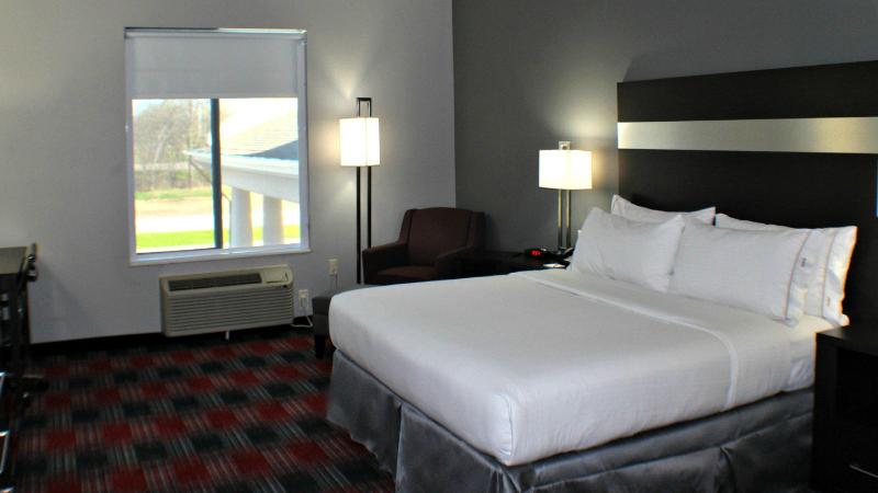 Номер Стандарт Кровать Кинг Адаптированный для Инвалидов, Holiday Inn Express & Suites Bonham, An Ihg