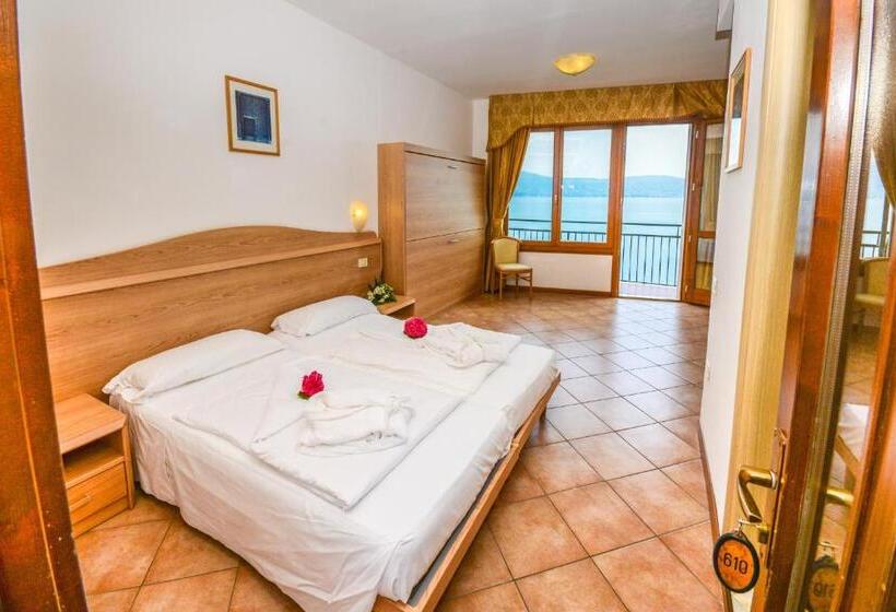 اتاق استاندارد با چشم‌انداز دریاچه, All Inclusive Hotel Piccolo Paradiso