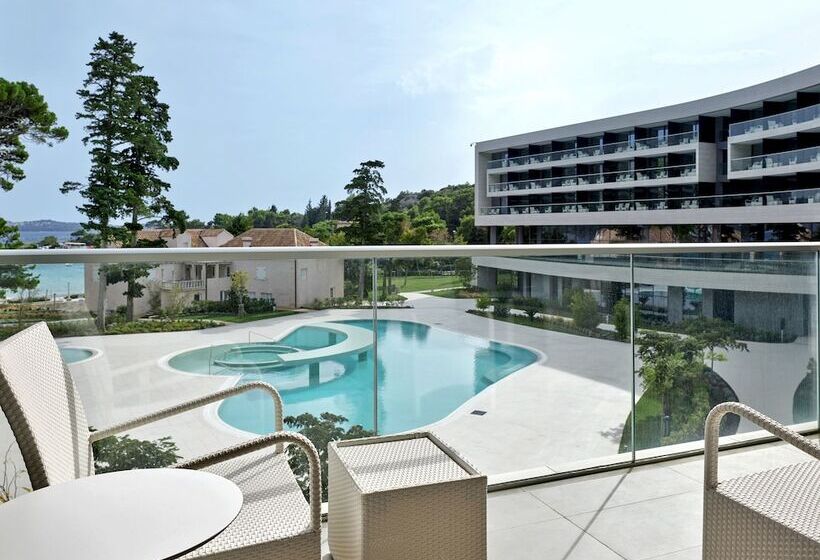 اتاق لوکس با بالکن و چشم‌انداز دریا, Sheraton Dubrovnik Riviera