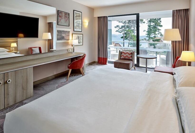 اتاق سوپریور با چشم‌انداز جانبی دریا, Sheraton Dubrovnik Riviera