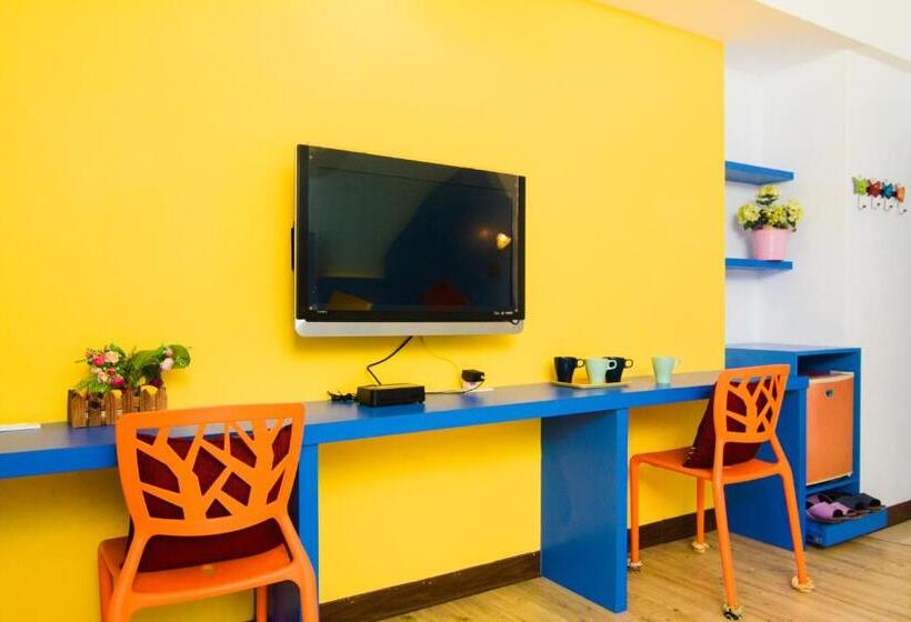سوییت خانوادگی, Ocean Star B&b