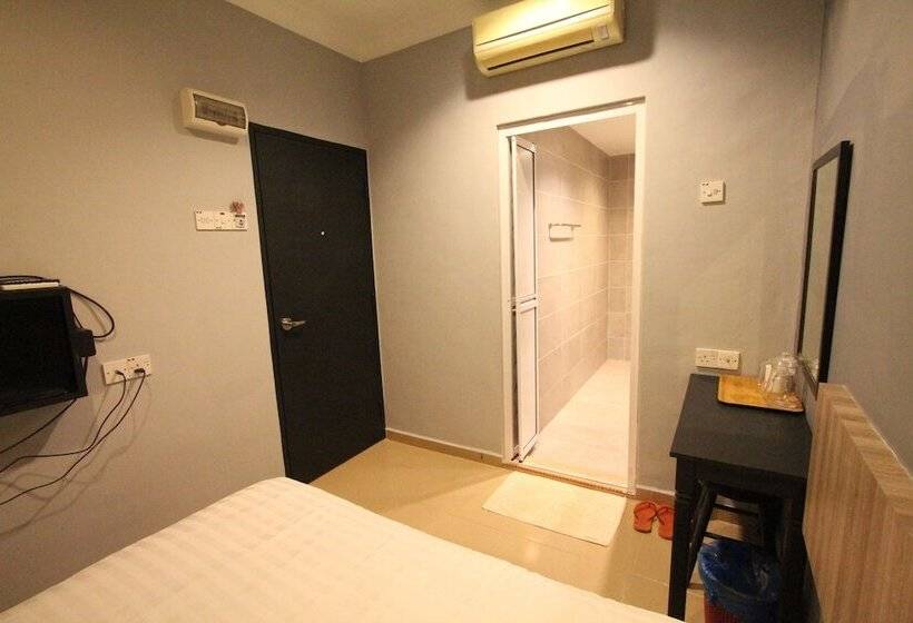 Номер Deluxe, Station 18