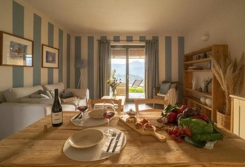 1 Bedroom Apartment Lake View, La Darbia