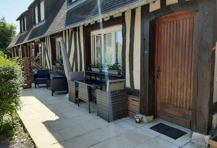 Номер Стандарт Вид на Бассейн, Lamaisonmelidine
