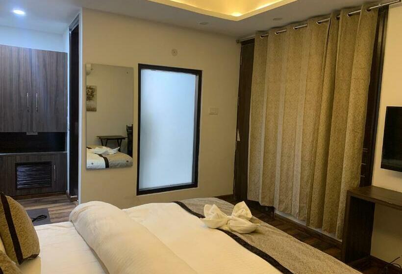 Номер Deluxe с Балконом, City Choice Inn