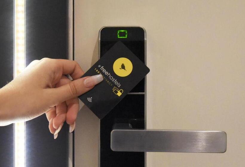 Habitación Estándar con Balcón, Free Hostels Barcelona