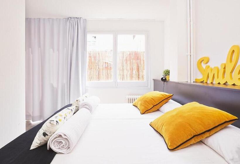 Habitación Estándar con Balcón, Free Hostels Barcelona