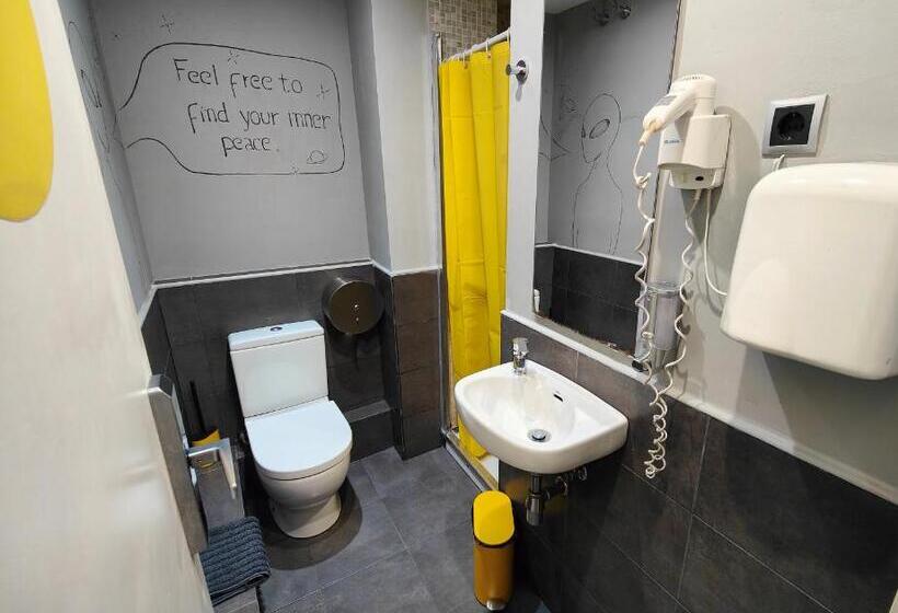 Habitación Estándar Individual Baño Compartido, Free Hostels Barcelona