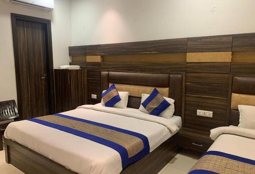 Трехместный Номер Deluxe, Sb Residency