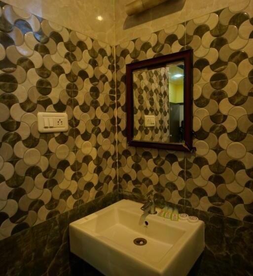 Люкс, Season 4 Residences   Teynampet Near Apollo Hospital ,balaji Dental, Us Consulate