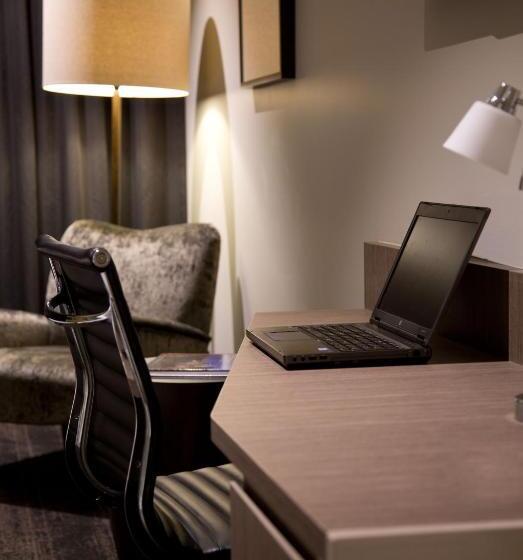 Люкс Кровать Кинг, Glen Hotel And Suites