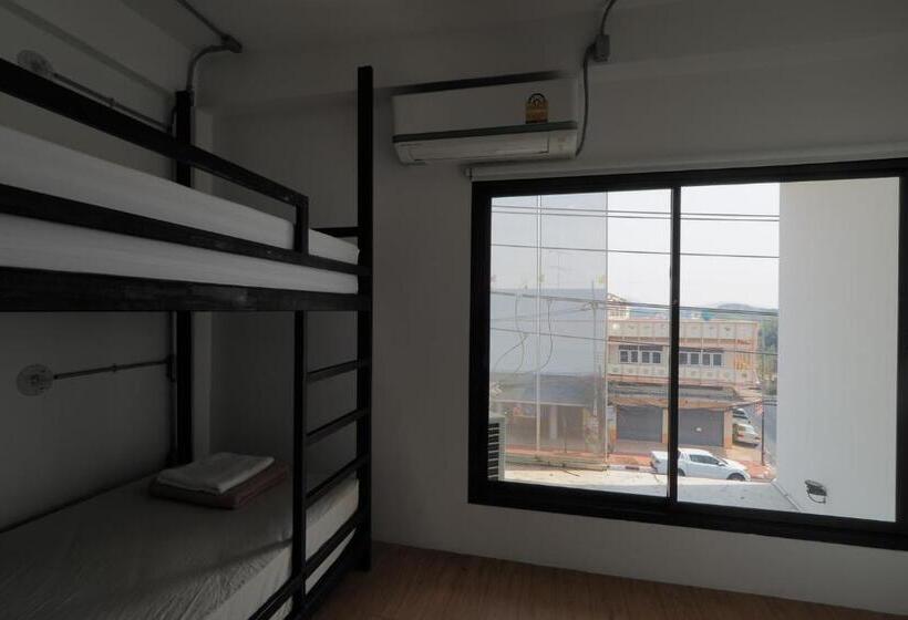 패밀리 룸 공용 욕실, Labkoff Cafe And Hostel