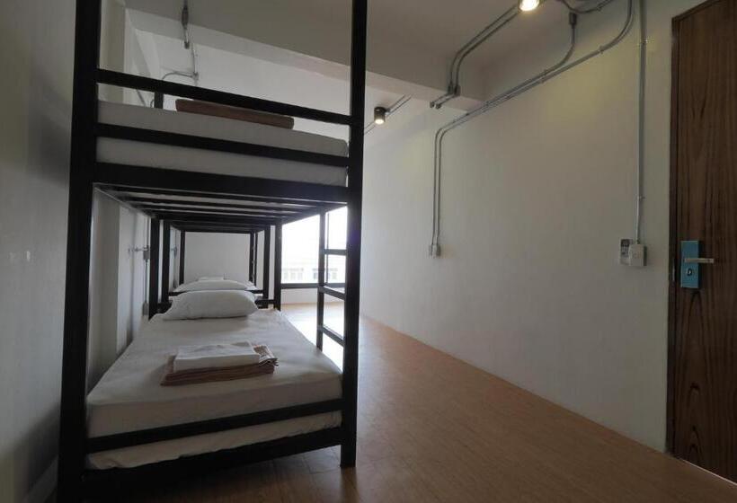 패밀리 룸 공용 욕실, Labkoff Cafe And Hostel