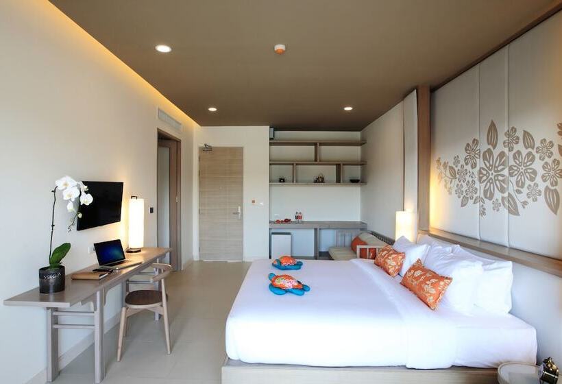 اتاق لوکس با چشم‌انداز استخر, Proud Phuket, Naiyang Beach