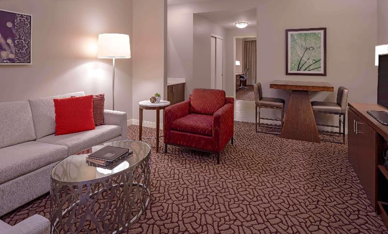 מיטת קינג בסוויטה, Hilton Garden Inn Downtown Dallas