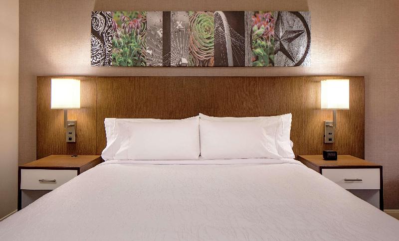 חדר דחוקס עם מיטת קינג, Hilton Garden Inn Downtown Dallas
