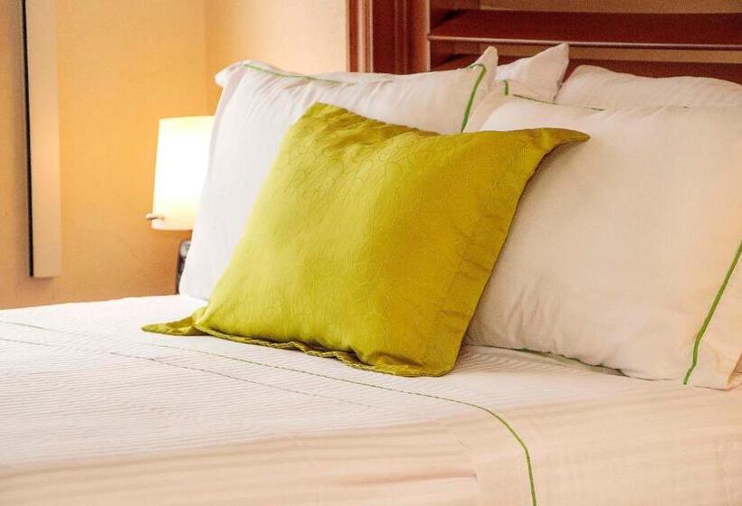 סוויטה, Alcazar Suites