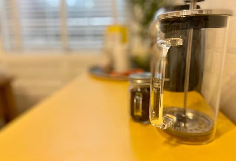 اتاق استاندارد سه نفره, Cartref Guest House