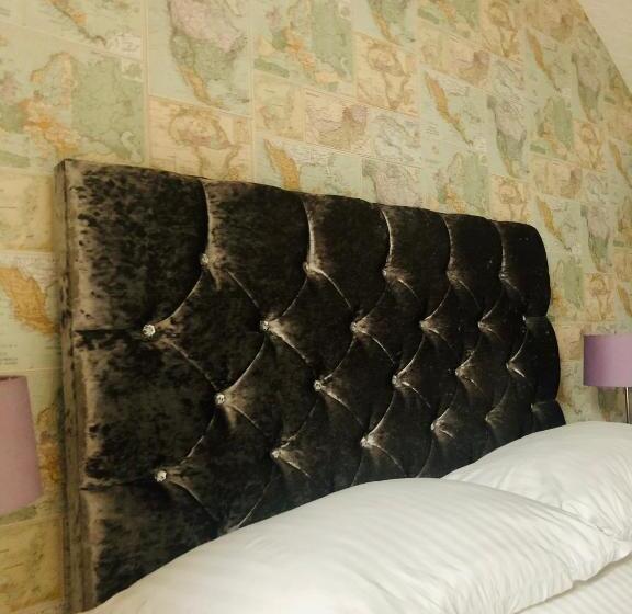 اتاق استاندارد سه نفره, Cartref Guest House