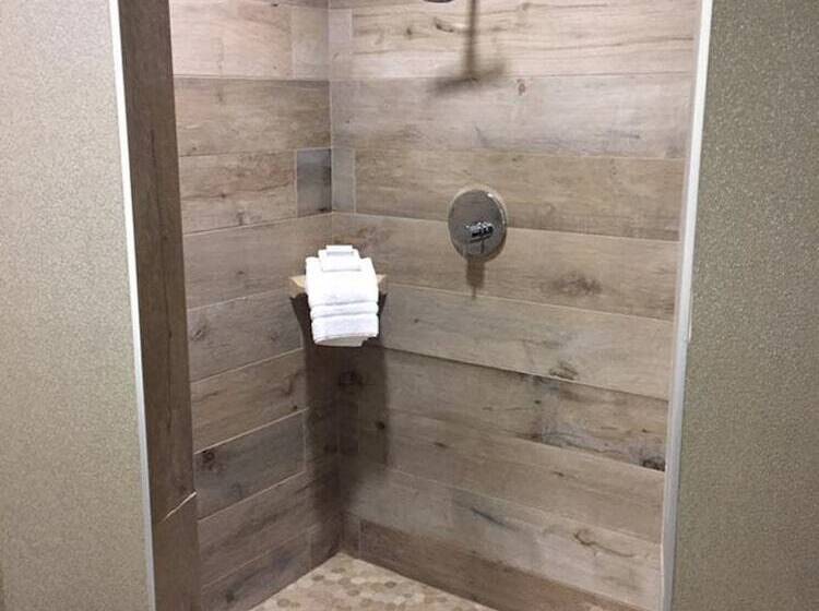 带2个双人床的标准工作室, Indigo Traverse City, An Ihg