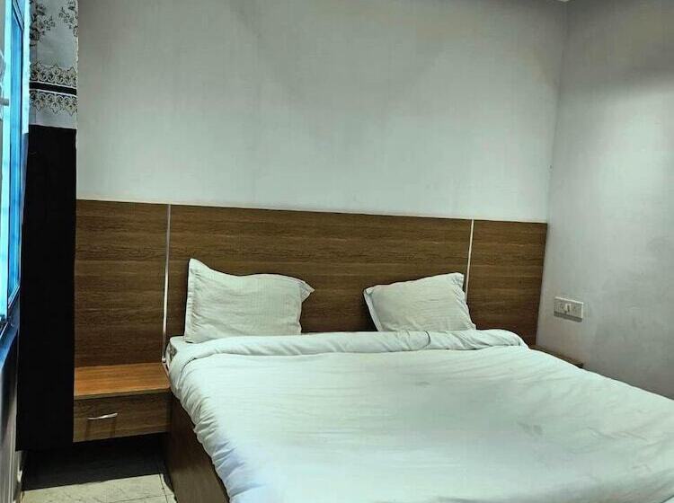 デラックスルーム, Vrinda Resort By Dcrest Vridavan