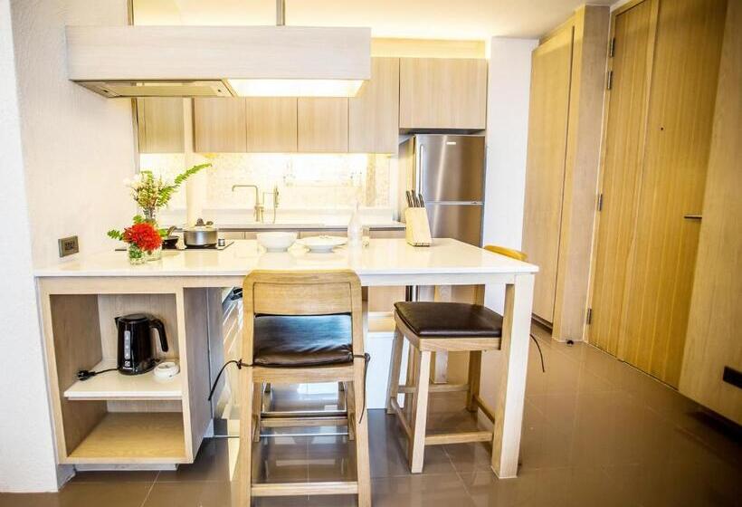 Люкс Вид на Море, Balcony Seaside Sriracha Hotel & Serviced Apartments