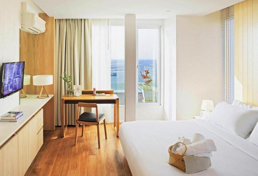 Люкс Вид на Море, Balcony Seaside Sriracha Hotel & Serviced Apartments