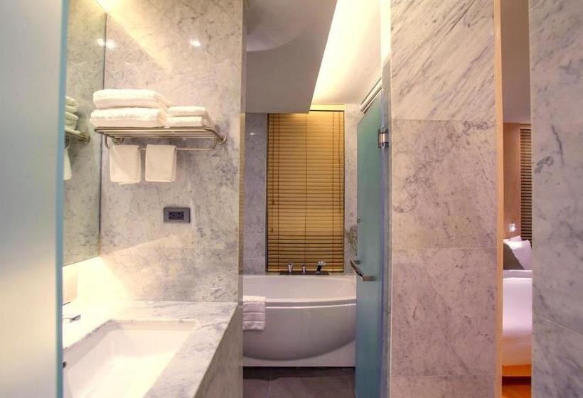 Люкс Deluxe Вид на Море, Balcony Seaside Sriracha Hotel & Serviced Apartments