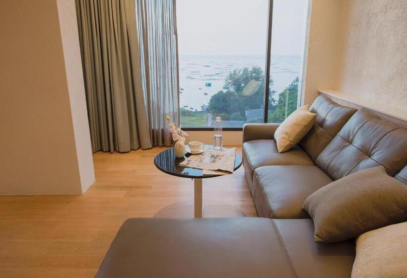 Люкс Deluxe Вид на Море, Balcony Seaside Sriracha Hotel & Serviced Apartments
