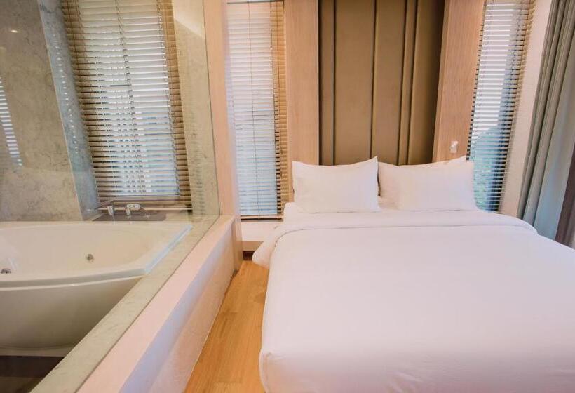 Люкс Deluxe Вид на Море, Balcony Seaside Sriracha Hotel & Serviced Apartments