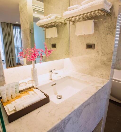 Люкс Повышенной Комфортности, Balcony Seaside Sriracha Hotel & Serviced Apartments