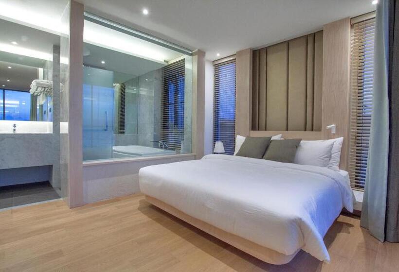 Люкс Повышенной Комфортности, Balcony Seaside Sriracha Hotel & Serviced Apartments