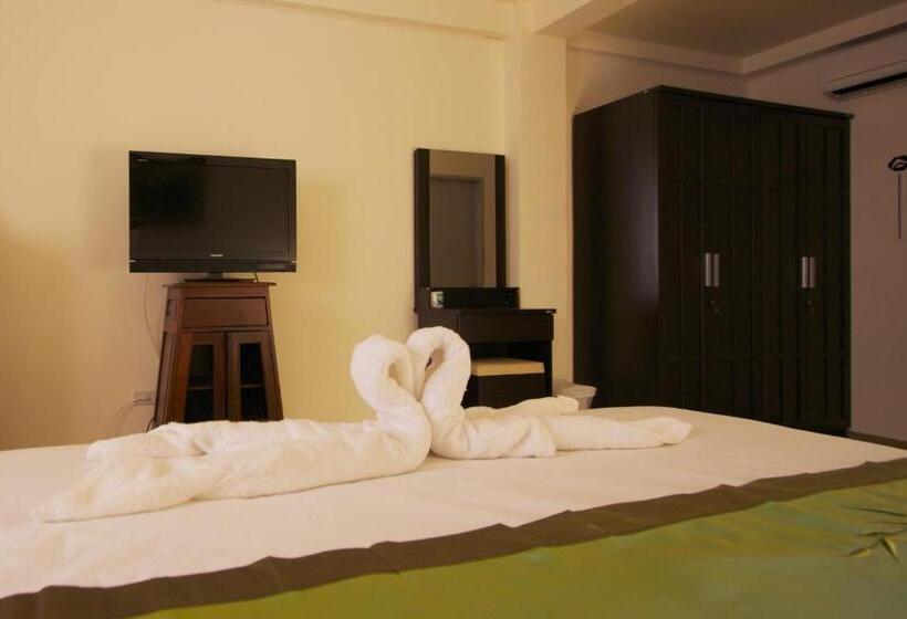 디럭스 룸, Charn Residence