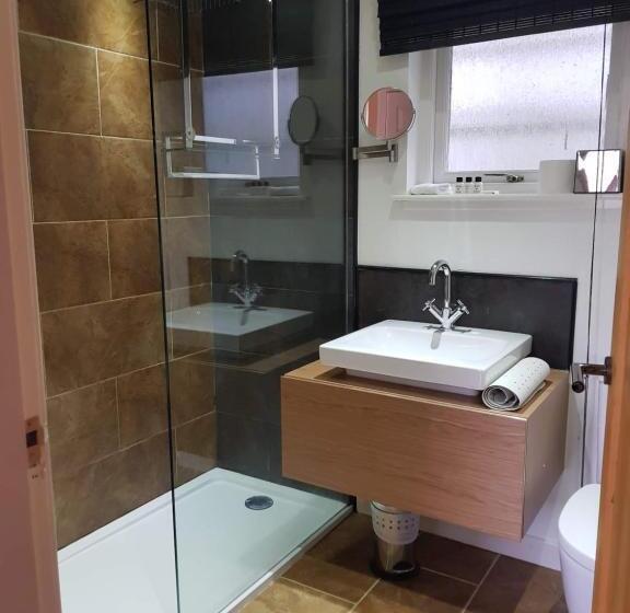 Дом 1 Спальня, Achray House Restaurant With Rooms