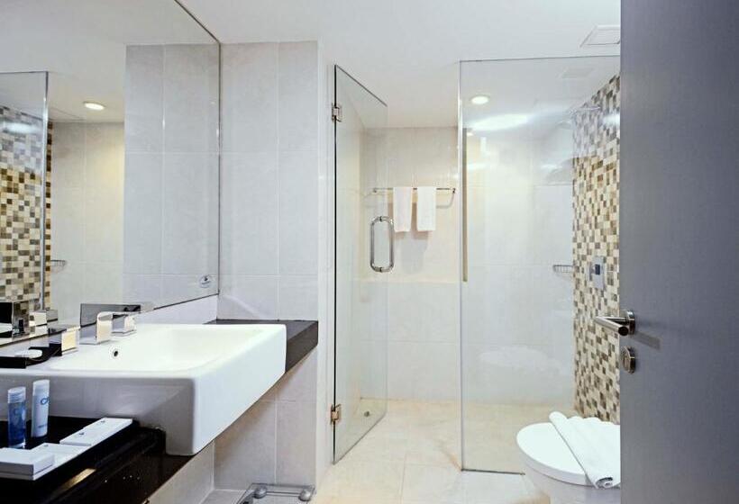 带大床的标准间, Crown Prince Hotel Surabaya Managed By Midtown Indonesia
