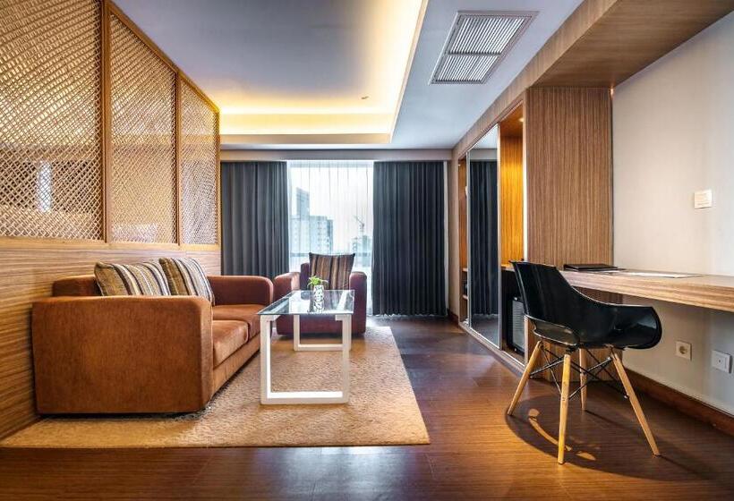 套房, Crown Prince Hotel Surabaya Managed By Midtown Indonesia