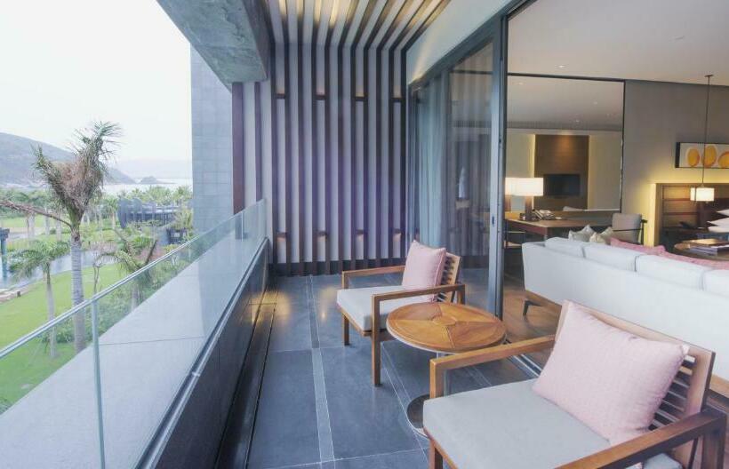 Номер Deluxe Кровать Кинг, Park Hyatt Sanya Sunny Bay Resort
