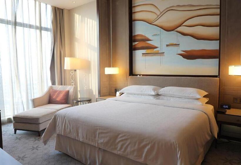 Club Room King Bed, Sheraton Shanghai Jiading