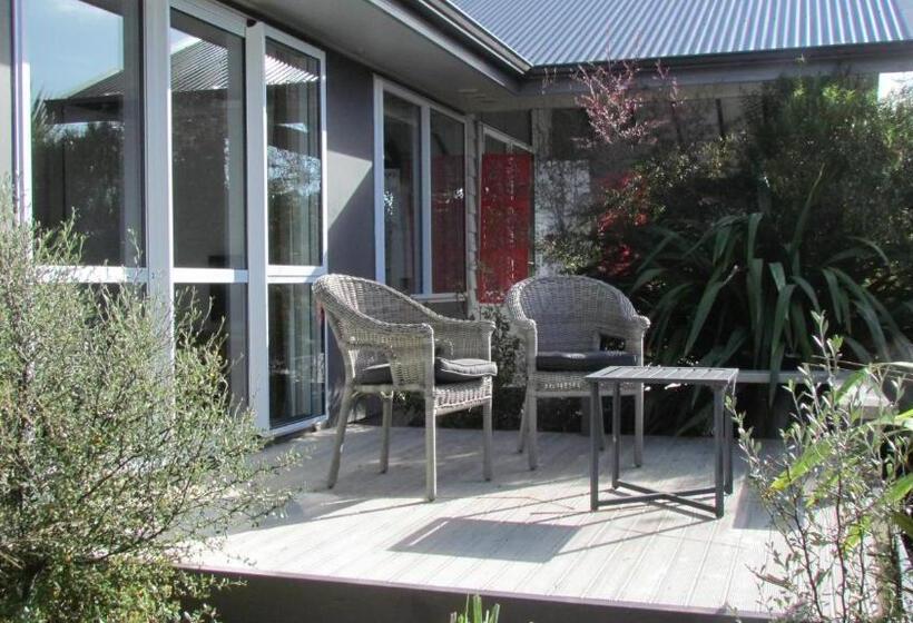 Superior suite mountain view, Tongariro Suites