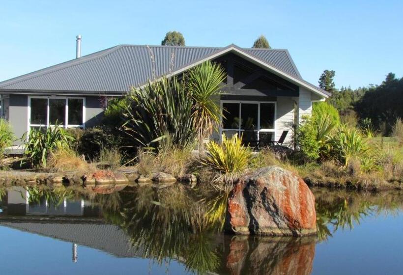 Superior suite mountain view, Tongariro Suites