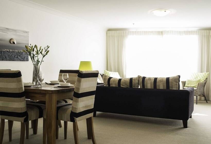 Апартаменты 2 Спальни, Belle Mer Beach Front Apartments