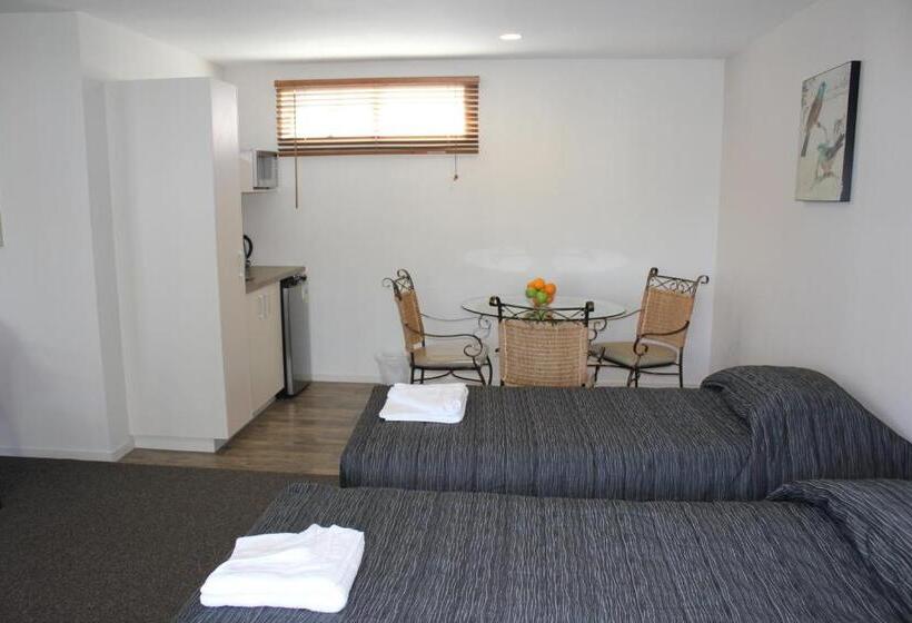 استودیوی استاندارد, Greyfriars Motel