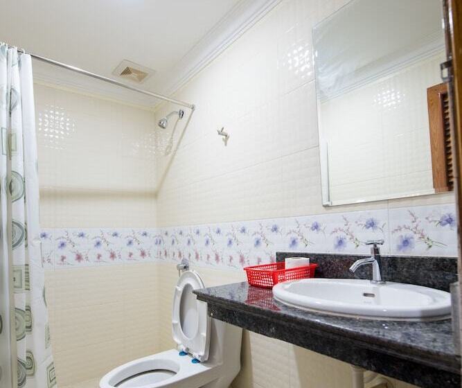 Superior Room, Seng Hout