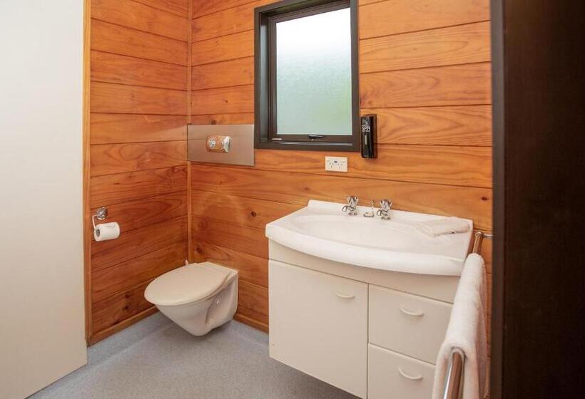 Семейный Номер, Wellington Top 10 Holiday Park