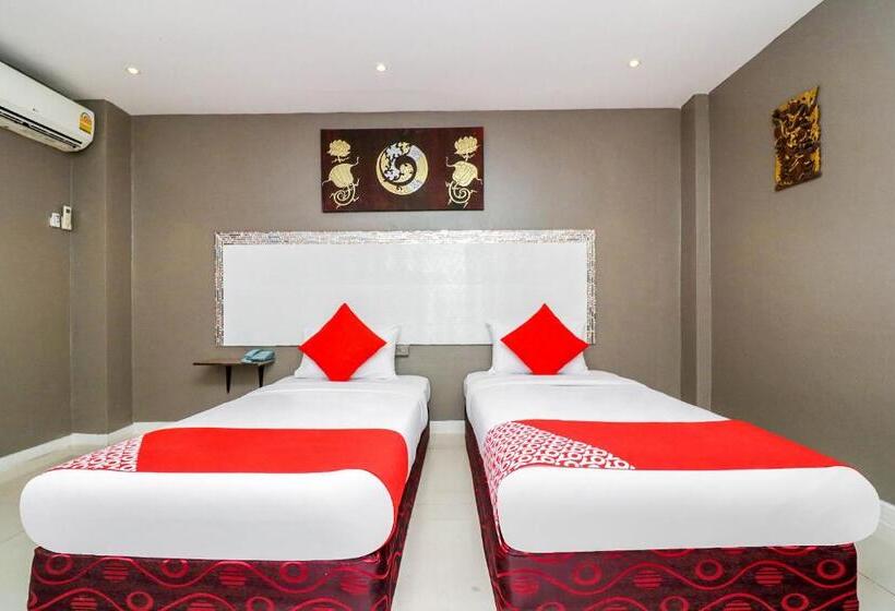 Medencére Néző Standard Szoba, Natural Beach Hotel Pattaya