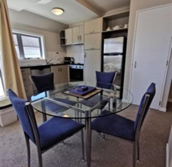 اتاق استاندارد با چشم‌انداز دریا, The Anchorage Apartments