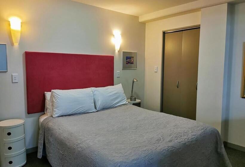 اتاق استاندارد, The Anchorage Apartments