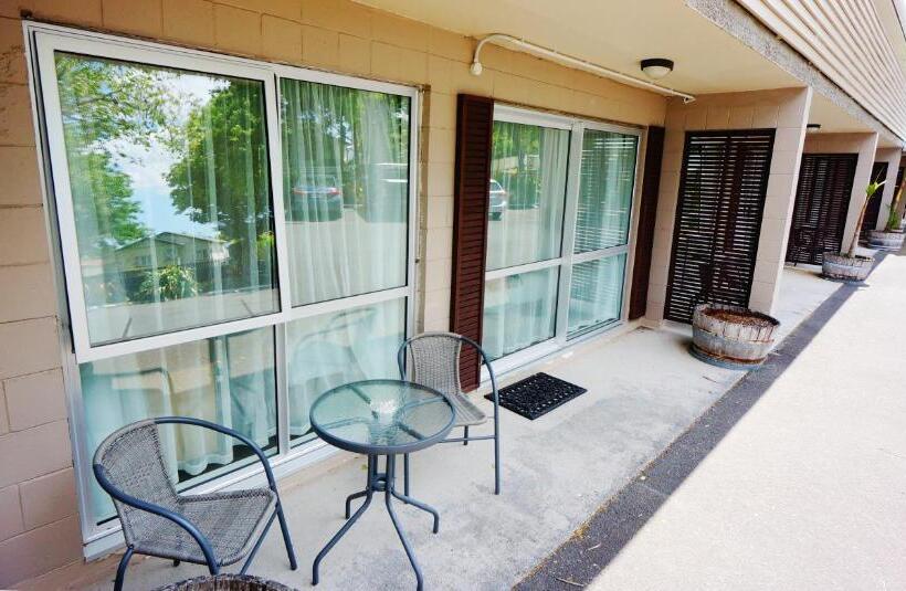 Студия Стандарт, Waihi Motel