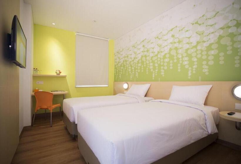 Номер Стандарт, Zest Jemursari By Swiss Belhotel International